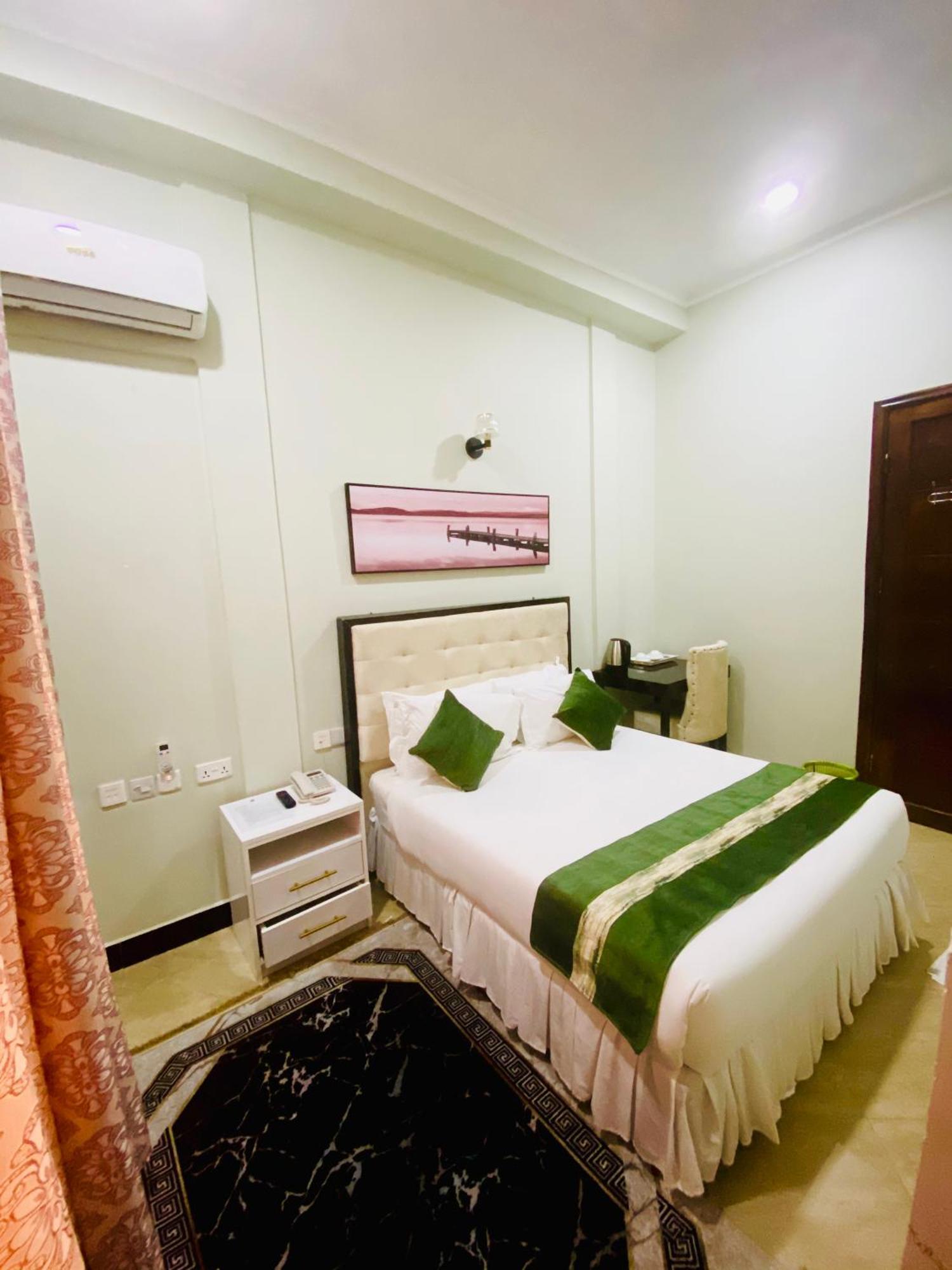 Diary Hotel Dar es Salaam Exterior photo